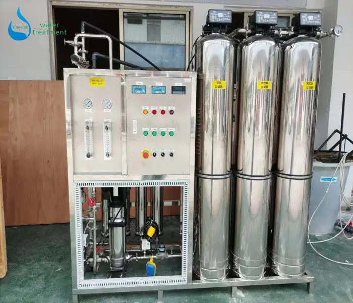 ¿Cómo produce agua embotellada un Sistema de ósmosis inversa de acero inoxidable?